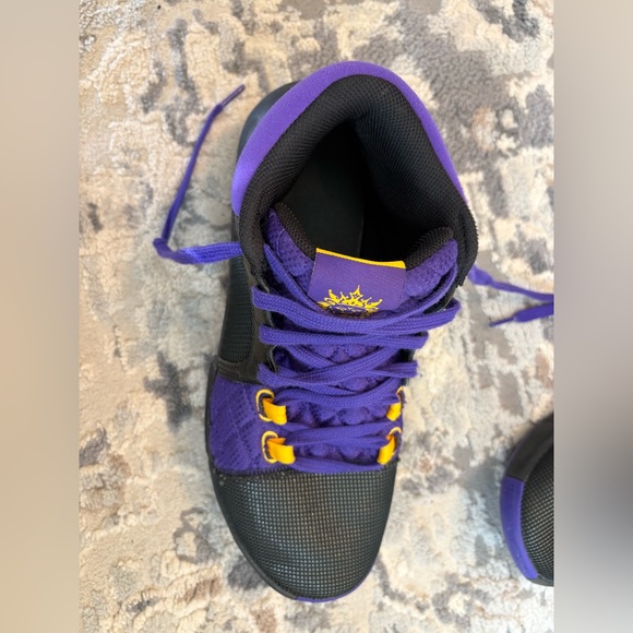 Nike LeBron Witness 8 "Lakers" Basketball Shoes - Black/Purple/Gold - Size 9 - Picture 2 of 3